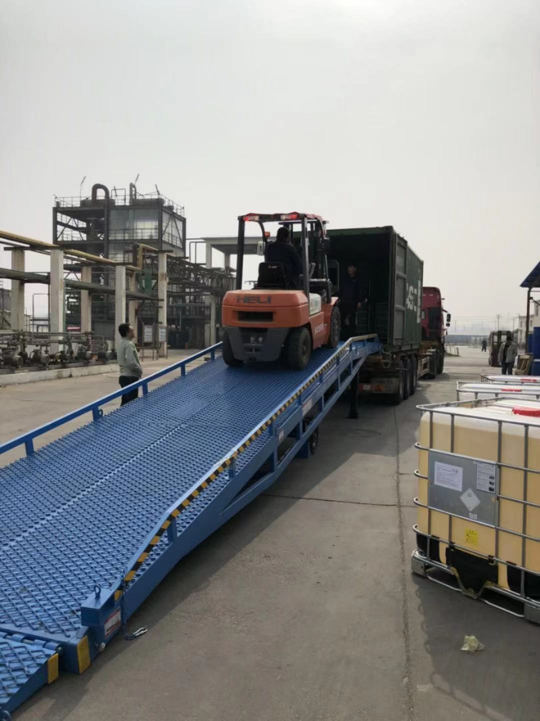 移動(dòng)式登車橋